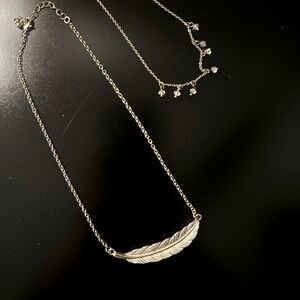 Set of 2 gold layering necklaces